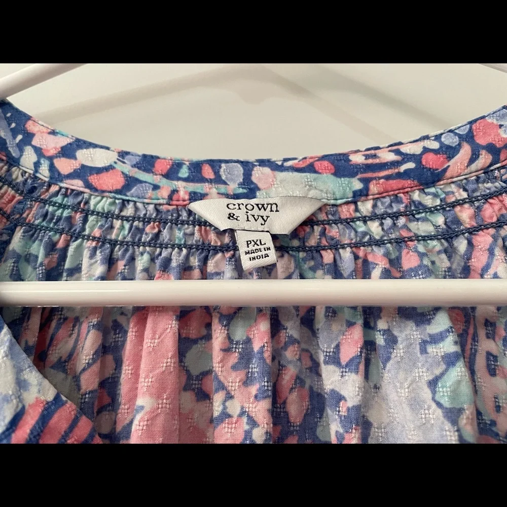 Crowne & Ivy 3/4 paisley top - Picture 4 of 5